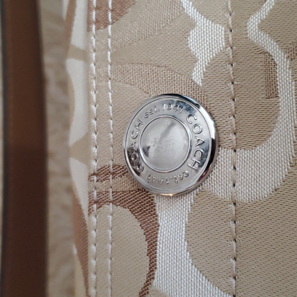 Mini Coach Handbag - Picture 4 of 6